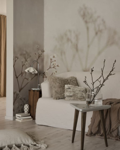 Tapet lavabil cu design floral delicat, in nuante pale si delicate, perfect pentru living, dormitor sau hol.