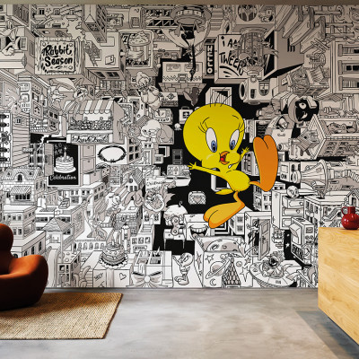 Fototapet Looney Tunes 212 cu un peisaj urban alb-negru detaliat și personajul Tweety galben vibrant, aplicat într-un living modern.