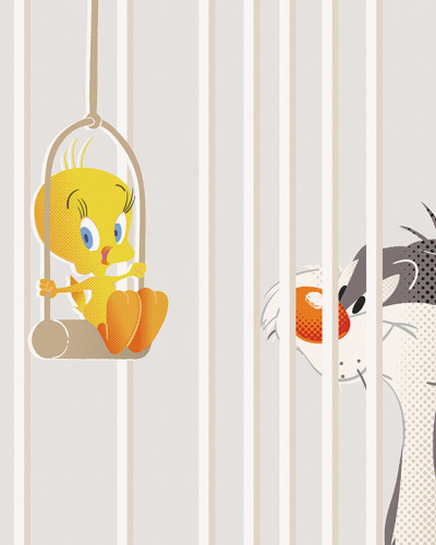 Fototapet Looney Tunes cu Tweety în colivie și Sylvester pe fundal cu dungi verticale, într-un dormitor modern de copil.