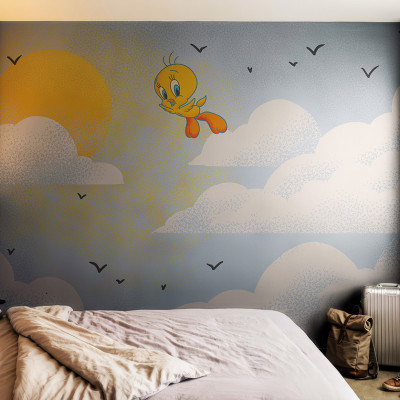 Fototapet Looney Tunes 218 cu Tweety zburând pe cer printre nori și soare, într-un dormitor modern de copii cu pat și accesorii.