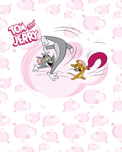 Fototapet cu Tom și Jerry, unde Tom sare și Jerry îi trage de coadă, pe un fundal alb cu nori roz pal.
