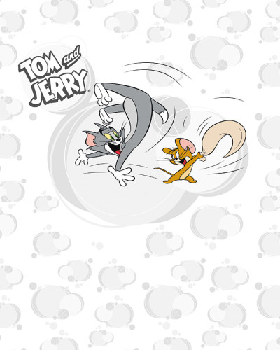 Fototapet Tom și Jerry 108 cu pisica Tom și șoricelul Jerry alergând pe un fundal alb cu norișori gri deschis, perfect pentru camera copiilor.