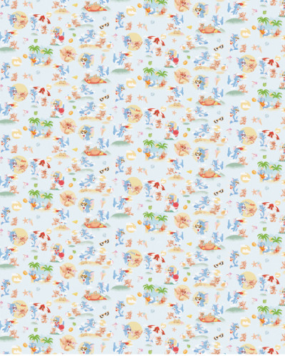 Tapet Tom and Jerry 110 în camera unui copil, cu personaje la plajă, pat și rafturi cu jucării colorate.