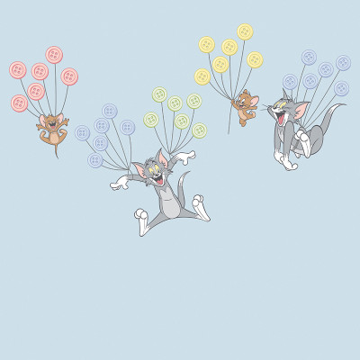 Fototapet cu Tom și Jerry zburând fericiți cu baloane colorate din nasturi, pe un fundal albastru deschis, ideal pentru camera copiilor.
