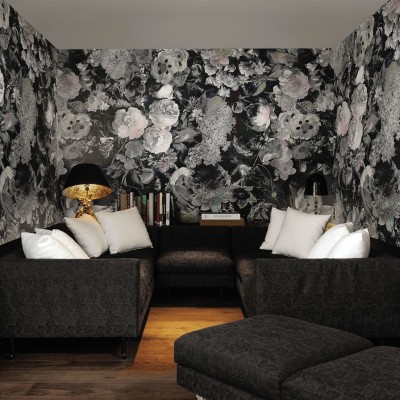 Tapet modern cu flori, cu un design inspirat din stilul clasic, cu un aer modern și sofisticat.