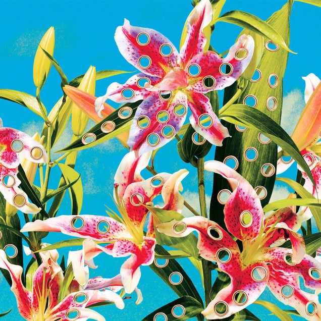 Tapet floral Toiletpaper / Holes of Paradise (albastru) cu flori albe si roz, cu detalii subtile pe fundal albastru