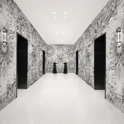 Wallpaper modern cu design 3D Wanderlust / Paris (alb), cu motive geometrice abstracte, perfect pentru a adăuga eleganță și originalitate oricărui spațiu. Culoare albă, se integrează perfect în orice stil de decor.
