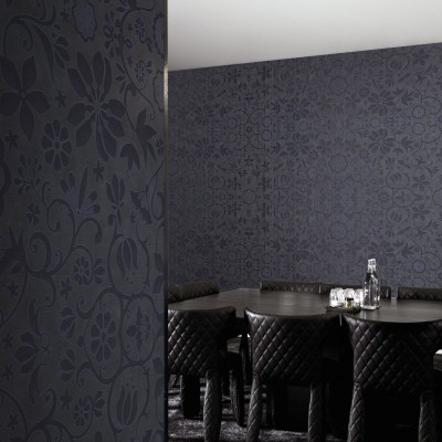 Tapet cu design floral negru