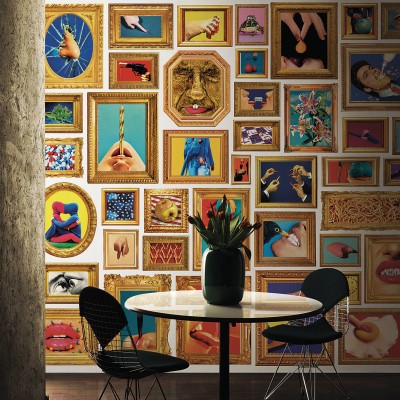 Tapet cu rame aurii Toiletpaper / Family Portrait (alb) cu un design artistic original.