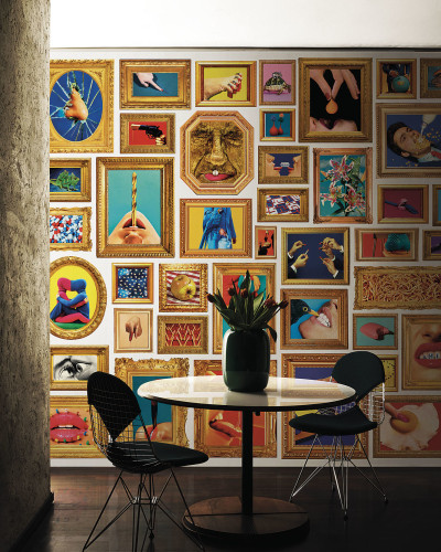 Tapet cu rame aurii Toiletpaper / Family Portrait (alb) cu un design artistic original.