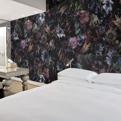 Tapet floral cu flori vibrante