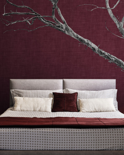 Wallpaper cu design minimalist cu un copac uscat pe un fond roșu elegant. Designul este ideal pentru dormitor, living sau birou.