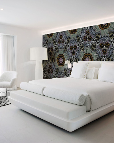 Tapet cu design modern și elegant, cu motive exotice, perfect pentru dormitor.