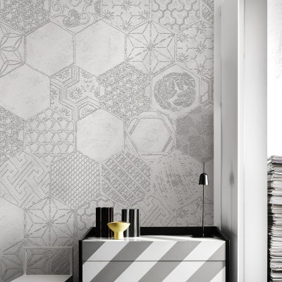 Wallpaper geometric modern in nuanțe de gri, cu un finisaj texturat. Perfect pentru living, dormitor sau birou.