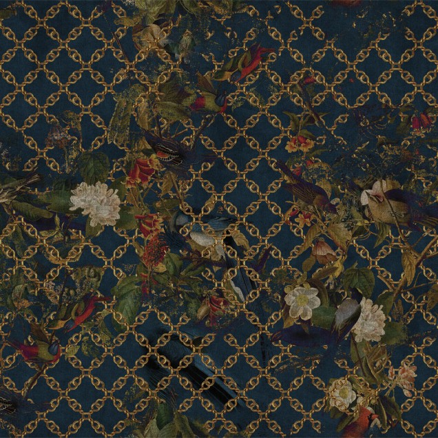 Wallpaper cu design complex, cu lanțuri aurii și păsări exotice pe un fundal întunecat.