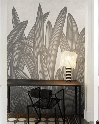 Wallpaper Flying in the Meadow Re-Edition (gri), cu design abstract inspirat de frunze, in nuante de gri.