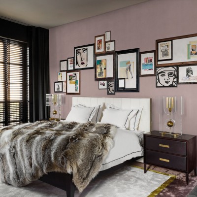 Tapet cu design modern, ce infatiseaza un perete decorat cu rame cu poze abstracte.