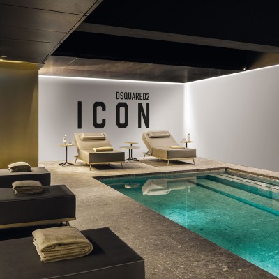 Tapet modern Icon (alb) cu design minimalist și textul "ICON" imprimat pe un fundal alb