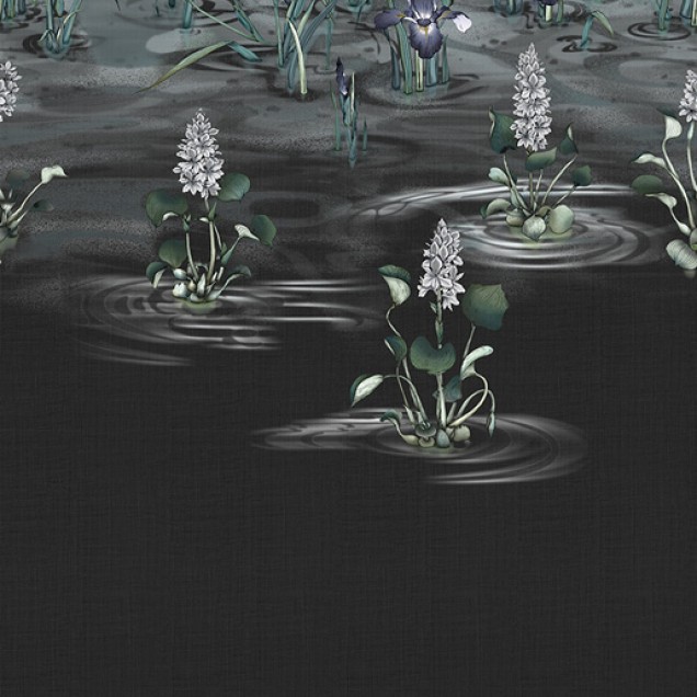 Tapet cu design japonez, ce ilustrează o grădină tradițională cu flori de iris și alte plante acvatice.