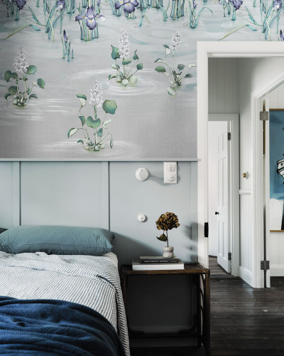 Tapet cu flori de iris argintii, cu design japonez elegant