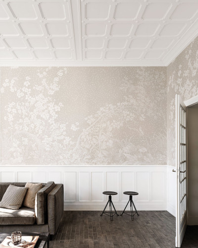 Tapet cu design floral delicat pe un fundal bej deschis