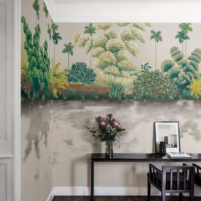 Tapet cu design unic, inspirat de arta japoneză, cu motive florale delicate și palmieri înalți.