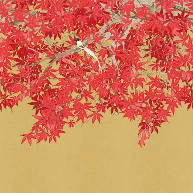Tapet cu un design inspirat din arta japoneză tradițională, prezintă o ramură de copac cu frunze roșii vibrante, pe un fundal auriu, cu un pasăre albă elegantă așezată pe o ramură.