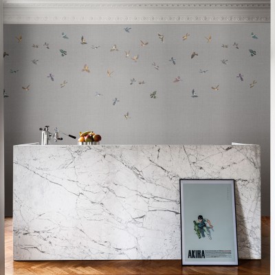 Tapet cu păsări pe un fundal gri deschis, design minimalist, perfect pentru camerele de zi, dormitoare sau holuri.