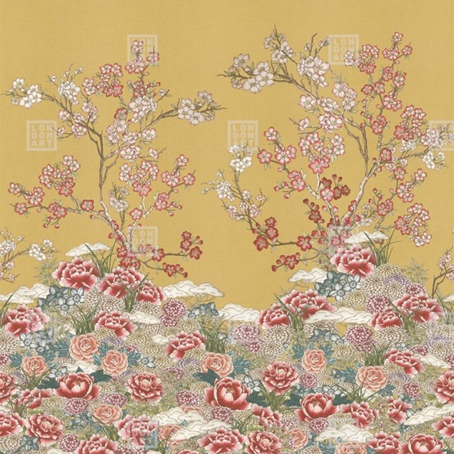 Tapet floral cu flori orientale delicate, pe fundal auriu.