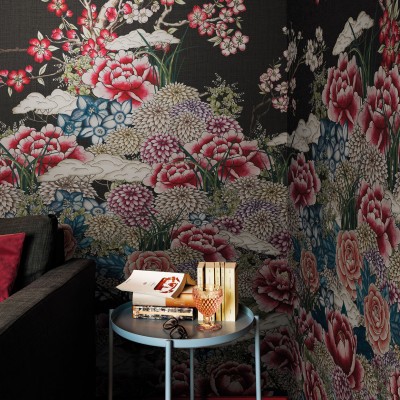Tapet floral cu design asiatic modern, culori vibrante si detalii delicate.