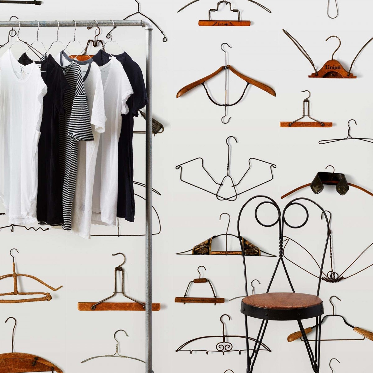 Tapet designer Obsession Hangers by Daniel Rozensztroch, NLXL, 4.9mp / rola, Tapet Exclusivist 