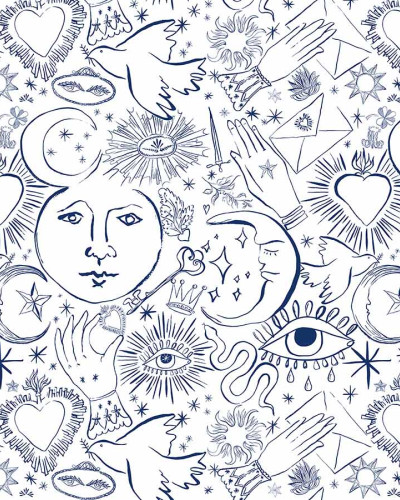 Tapet Mystic Lazuli, cu design abstract albastru pe fond alb, cu motive de stele, luna si inimi, in dormitor