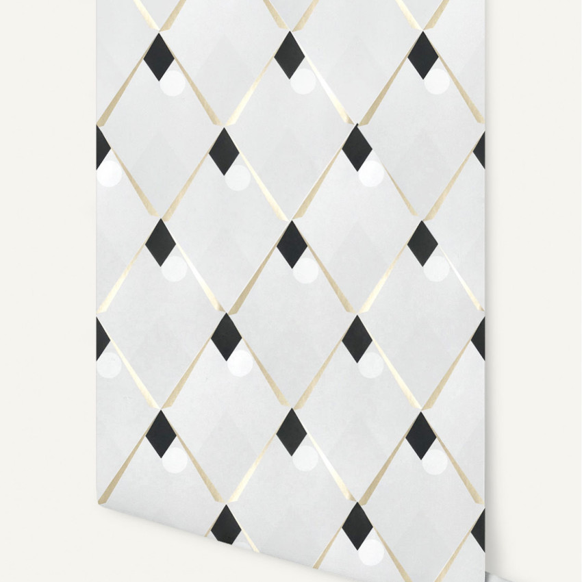 Tapet geometric modern cu romburi și linii aurii pe un fundal crem. Designul se potrivește perfect pentru un living, dormitor sau birou.