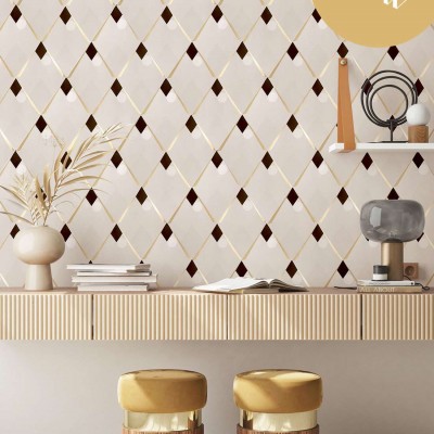 Tapet geometric modern cu romburi și linii aurii pe un fundal crem. Designul se potrivește perfect pentru un living, dormitor sau birou.