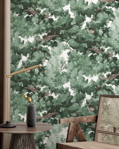 Tapet cu design minimalist, cu o imagine de copaci in nuante de verde deschis pe un fond alb.