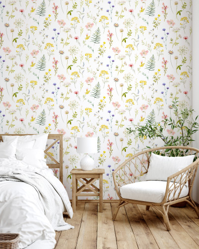 Tapet floral alb cu un model delicat de flori și frunze, perfect pentru un living, dormitor sau birou.