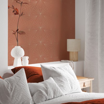 Tapet geometric cu design modern in nuante de terracotta si auriu.