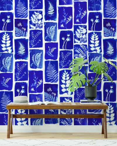 Tapet cu design botanic modern, în nuanțe de albastru.