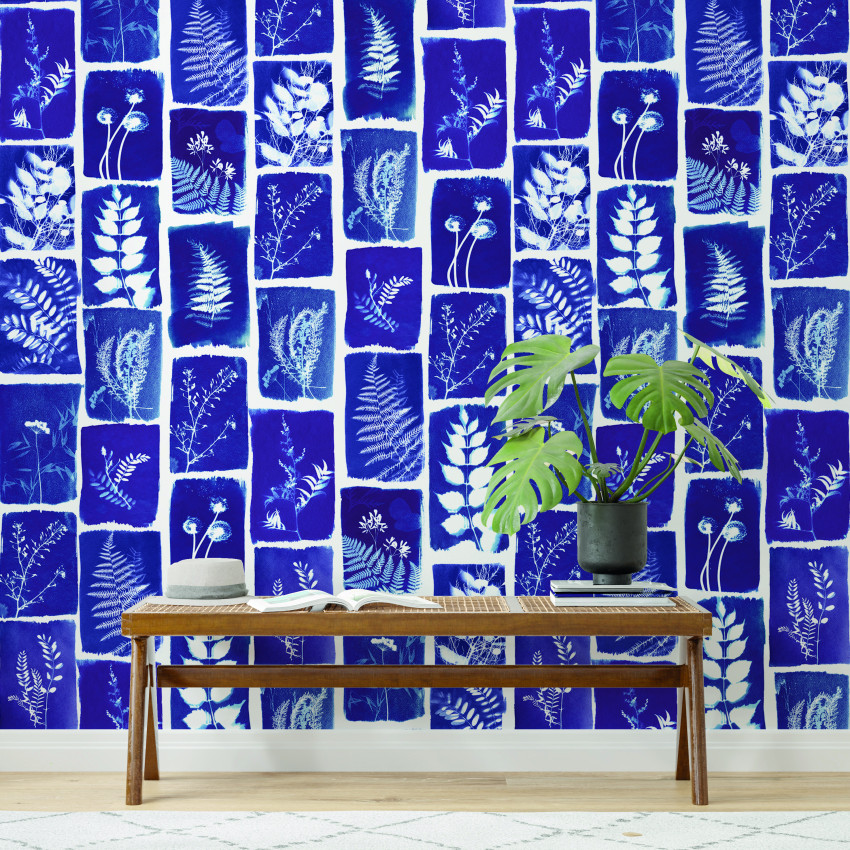 Tapet cu design botanic modern, în nuanțe de albastru.