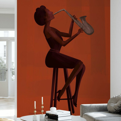 Fototapet cu o femeie elegantă la saxofon, stil art deco, pe un fundal de culoare portocalie.
