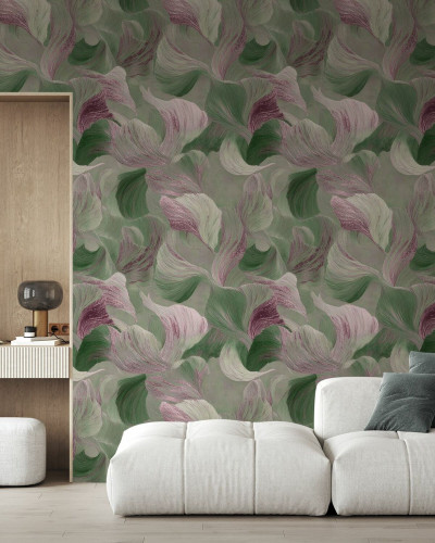 Tapet cu design organic în nuanțe de verde pădure, roz și lavandă, reprezentând forme abstracte și fluide, într-un living modern.