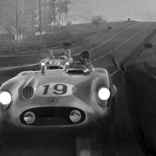 Le Mans Racing BW tapet cu design retro in alb si negru, cu un automobil clasic de curse Le Mans, care traversează un drum rural.