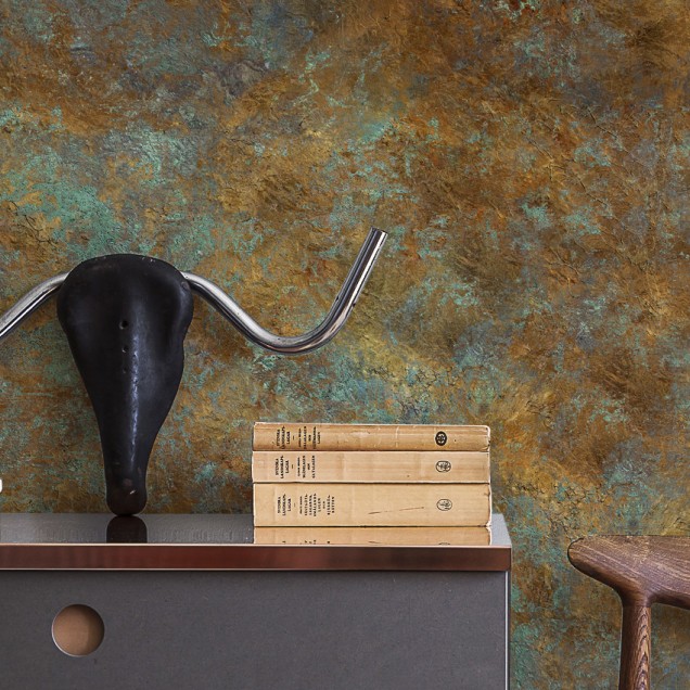 Tapet cu aspect vintage cu tonuri de auriu si verde, perfect pentru living, dormitor sau bucatarie