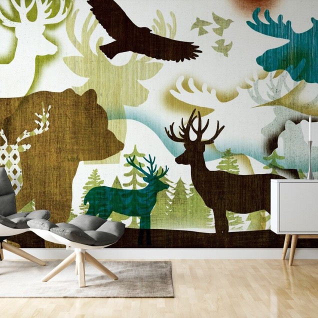 Tapet cu design elegant, cu urs, cerb și vulpe, pe fundal verde și maro.