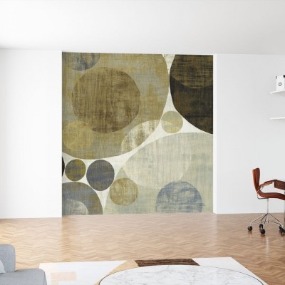Wallpaper abstract cu cercuri suprapuse, in nuante de verde si albastru, montat pe un perete din living