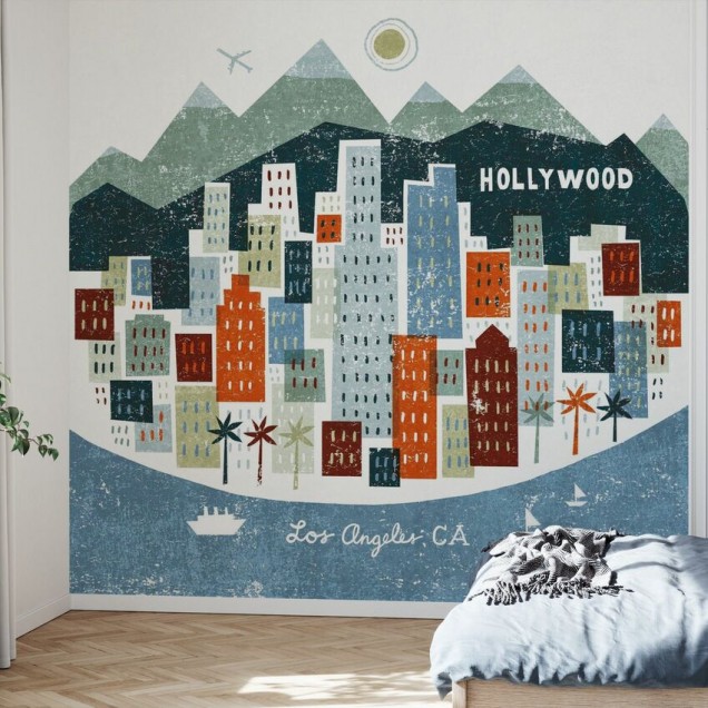 Tapet cu design urban din Los Angeles, cu clădiri colorate și palmieri.