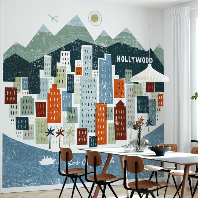 Tapet cu design urban din Los Angeles, cu clădiri colorate și palmieri.