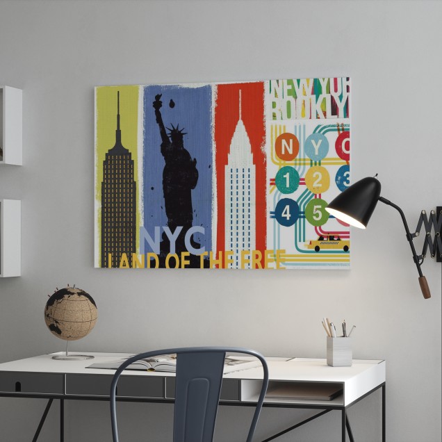 Tapet modern New York City Life II cu Statuia Libertății, zgârie-nori și metroul aglomerat.