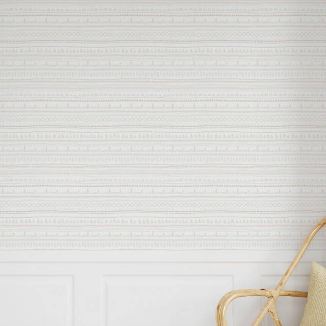 Tapet Nordic Folk, Dusty Pink, cu un design minimalist si o nuanta de roz prafuit, perfect pentru a decora o camera cu un stil elegant si relaxant.