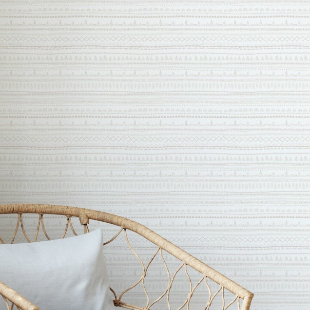 Tapet Nordic Folk, Dusty Pink, cu un design minimalist si o nuanta de roz prafuit, perfect pentru a decora o camera cu un stil elegant si relaxant.